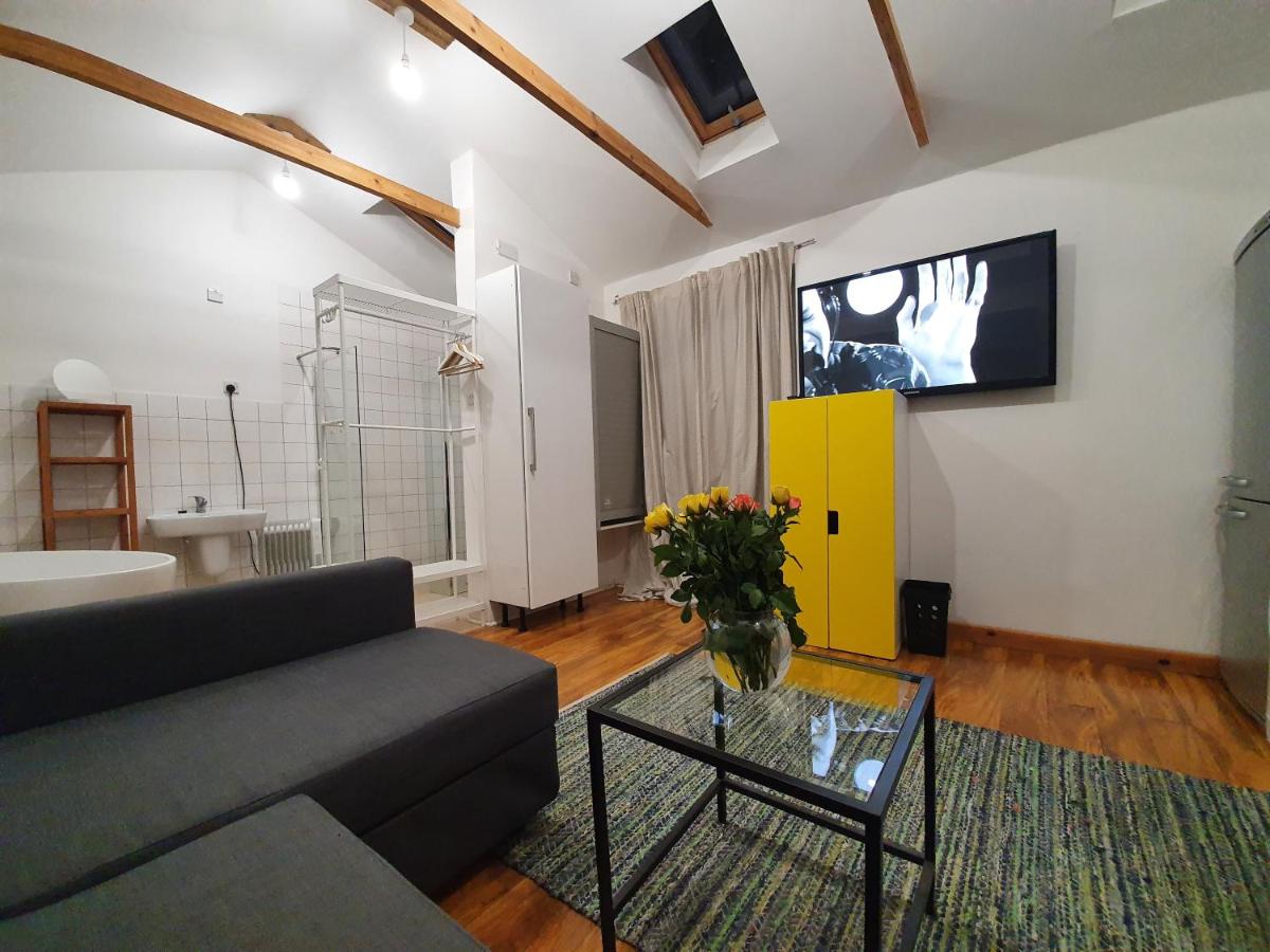 AMAZING OPEN PLAN LIVING - B&B