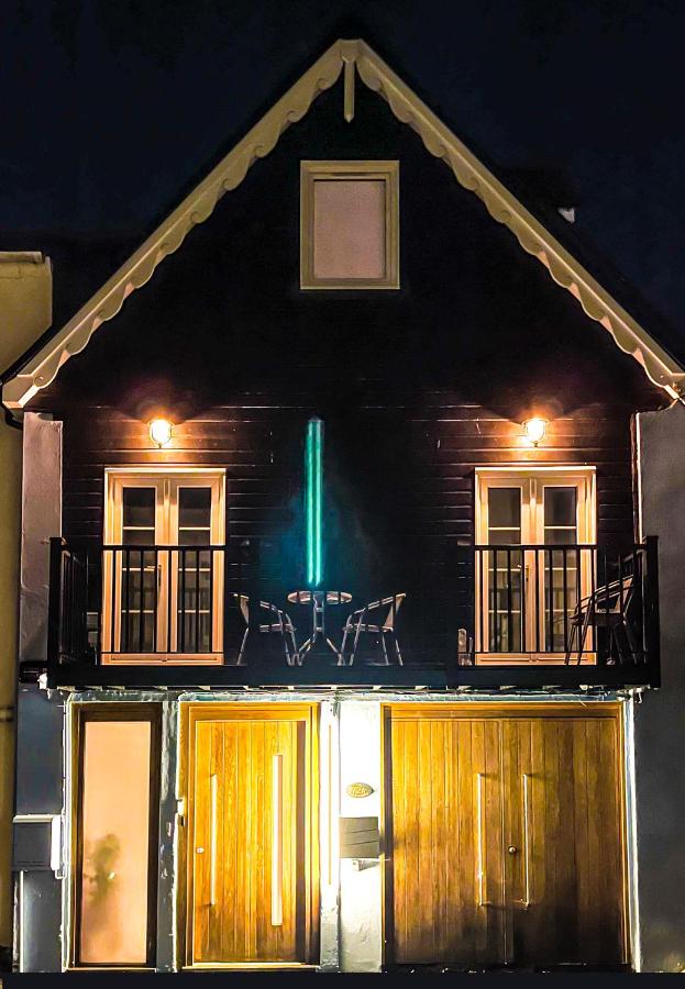 The Coach House - An exeptional 3 story house in the heart of the lanes with secure private parking - B&B