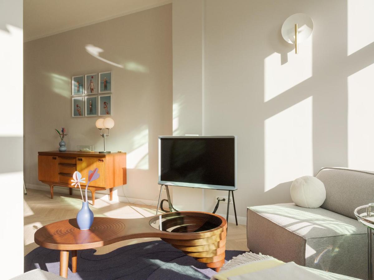 Deluxe Two-Bedroom Apartment with Balcony and Sauna - 4