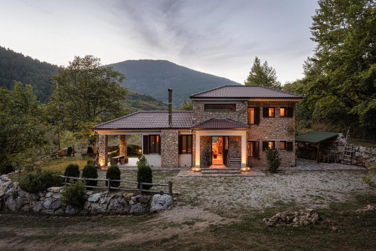 Hidden Stone Chalet - Bed and Breakfast
