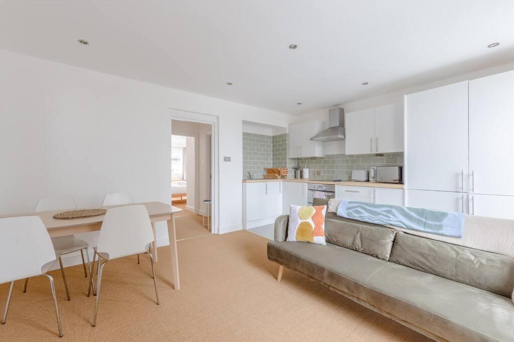 B&B London - Modern 1BD Flat - 15 min walk to London Bridge - Bed and Breakfast London