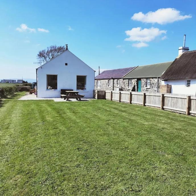 Ballymultimber Cottages - mountain views near beach - B&B
