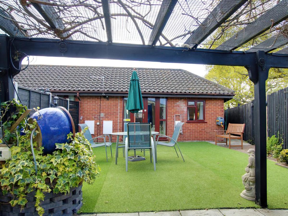 B&B Netley - Irenic Lodge 2 - Bed and Breakfast Netley