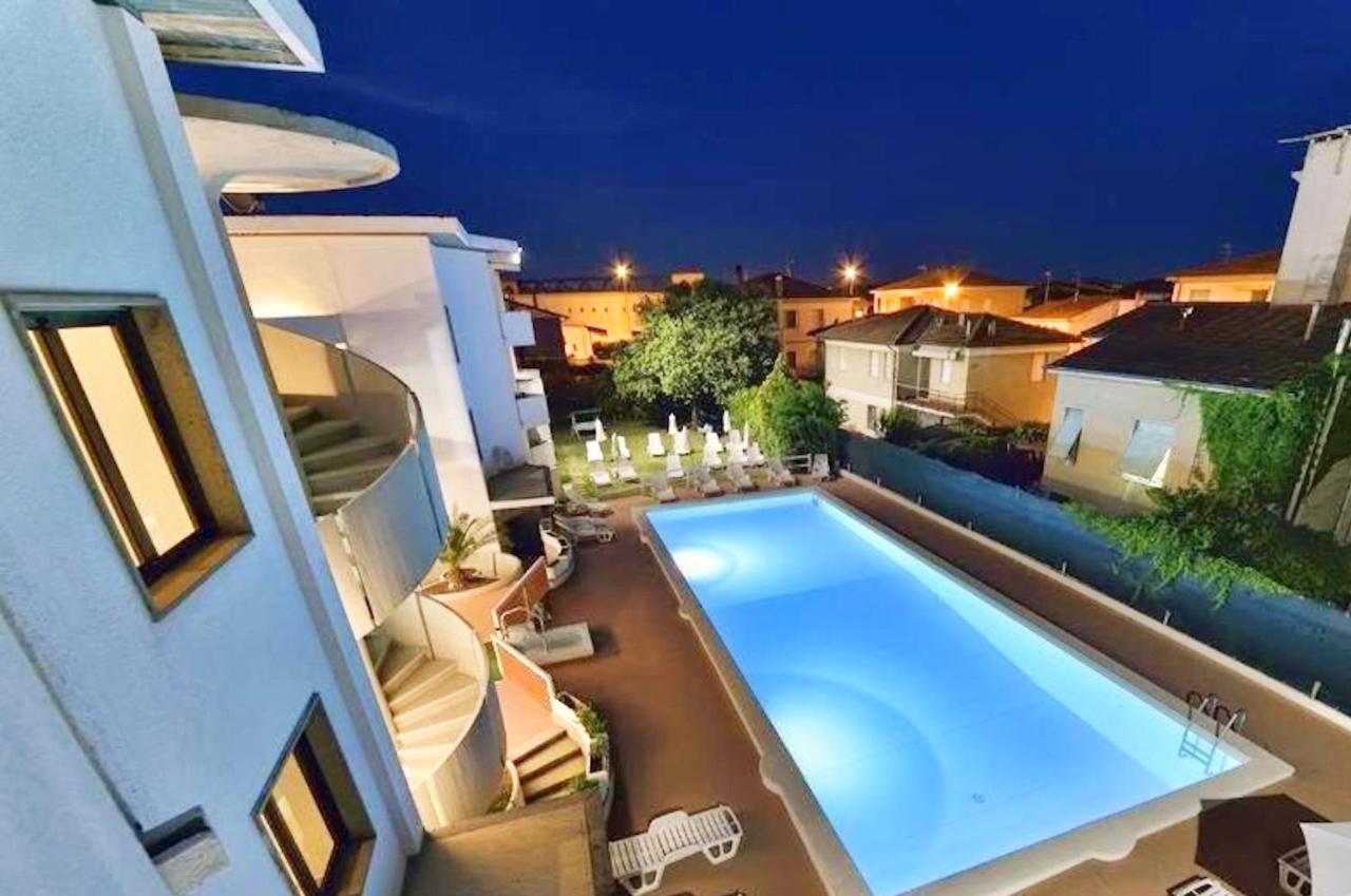 Residence with swimming-pool in Marina di Cecina just 700 meters from the beach - B&B Cecina