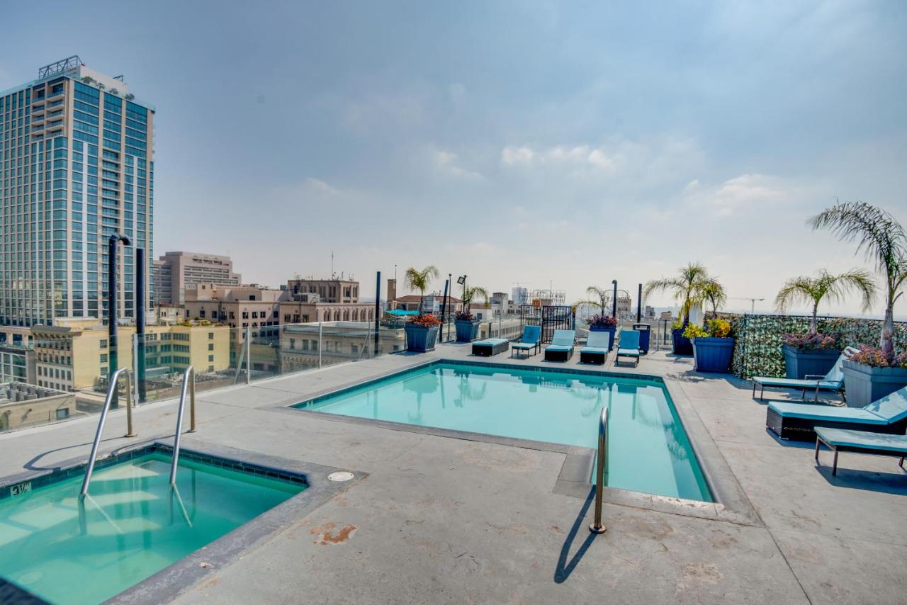 Rooftop Pool & City Views! Long-Term Dtwn LA Stay - B&B Los Angeles