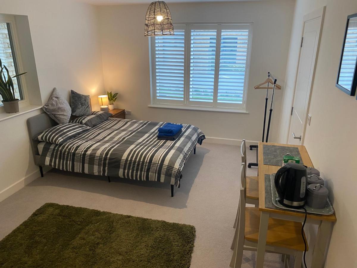 B&B Newhaven - Very large double room with corner sofa and Sky TV - Bed and Breakfast Newhaven