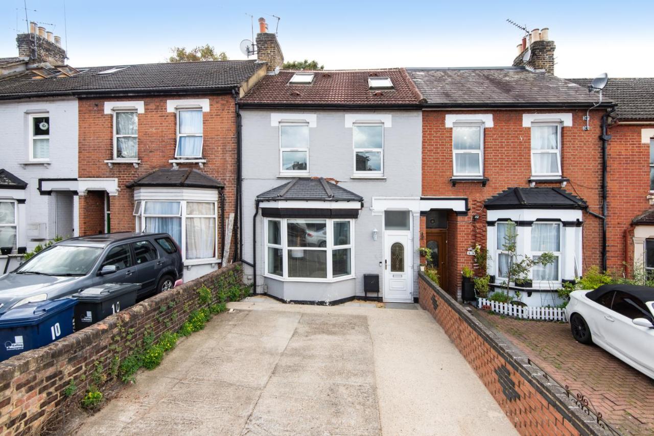 Spacious en-suite in a 5-Bedroom House at Hanwell (2nd Floor) - Chambres d’hôtes
