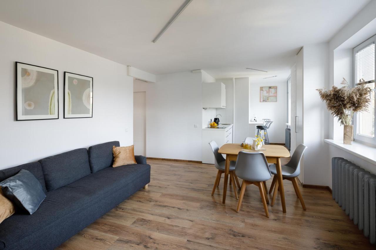 Brivibas Yard Apartment With Parking In City Center - B&B Riga