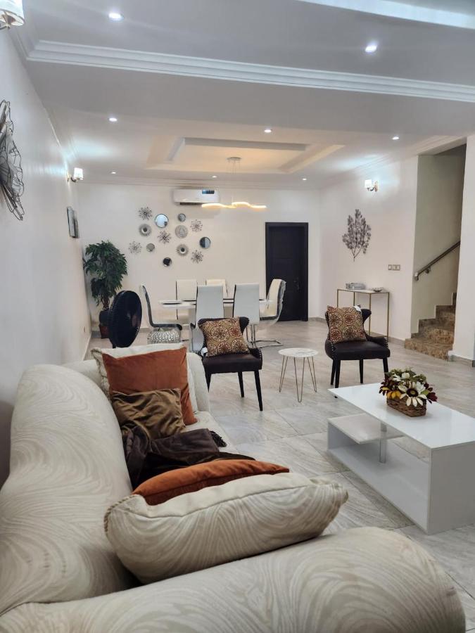 B&B Ikeja - Dvyne Luxury Home - Bed and Breakfast Ikeja