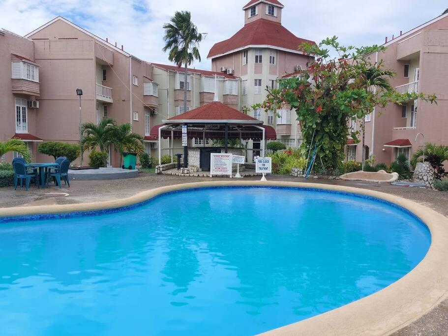 B&B Ocho Rios - Castle Royal: Beachfront Dream Apt, Ocho Rios JA - Bed and Breakfast Ocho Rios