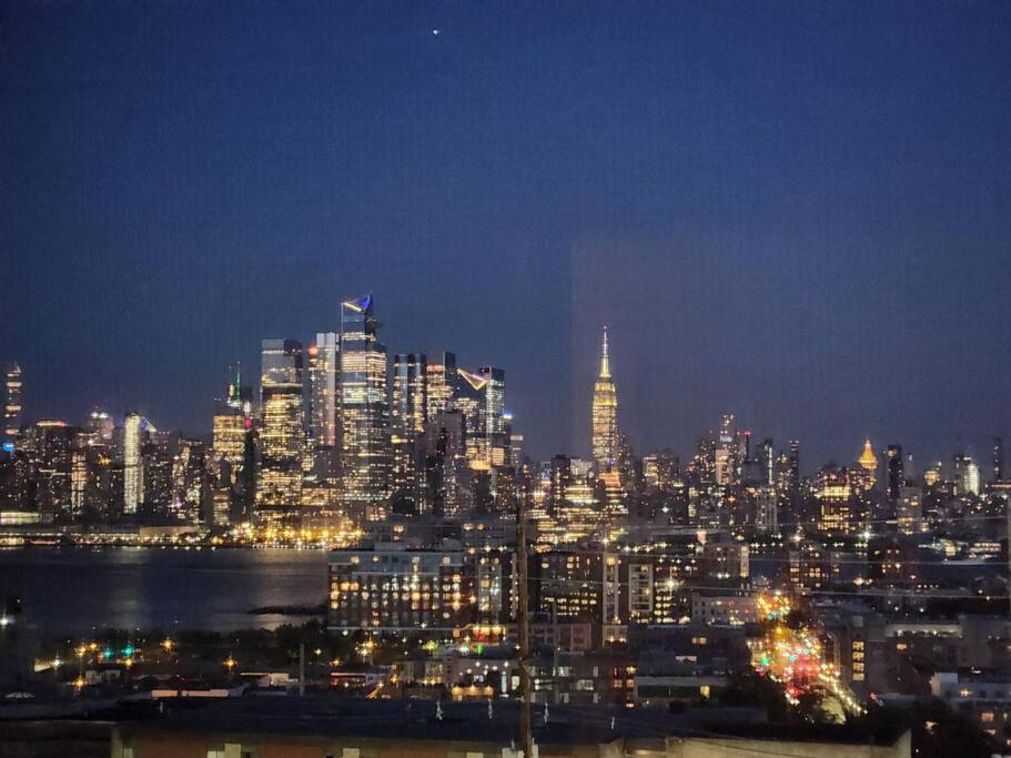 Luxurious 2 bed ! mins to NYC! - Ferienwohnung