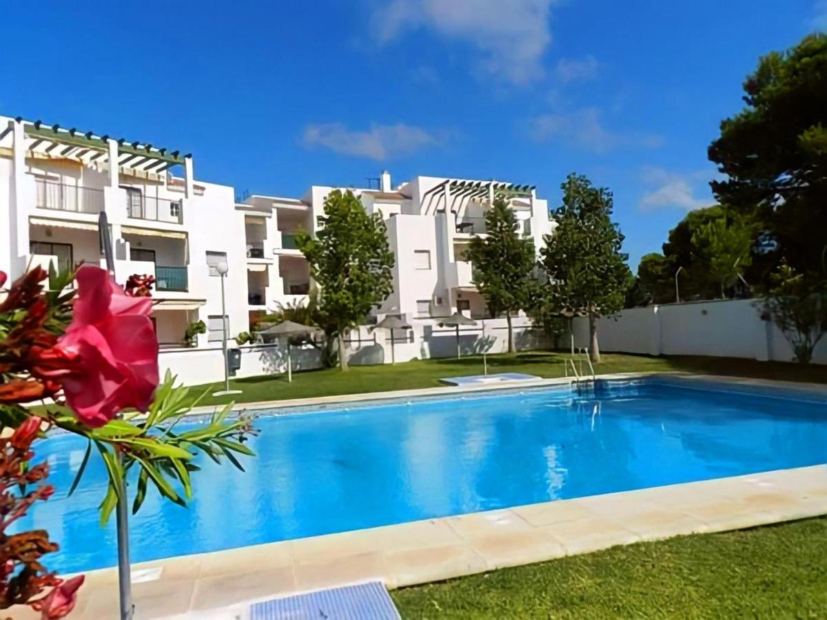 Apartamento junto al mar Piscina solo familias - B&B