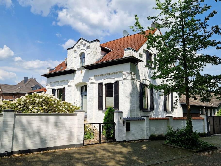 Historische Villa mit Garten, Luxus - Ferienwohnung Meerbusch