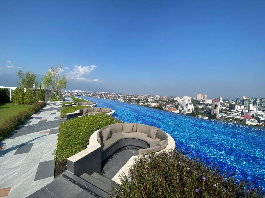 New & Cozy 2 BR @ The Astra Sky River Chiang mai - B&B Chiang Mai