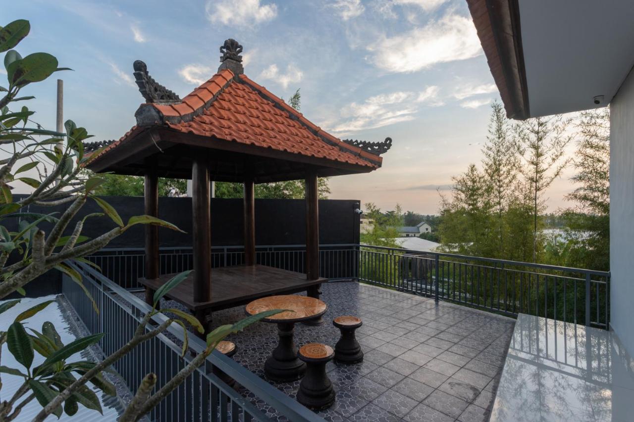 Queen Room with Garden View