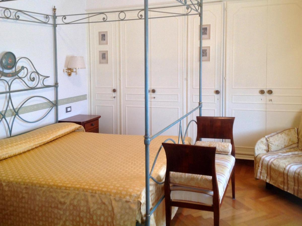 Deluxe Double Room (2 Adults + 1 Child)