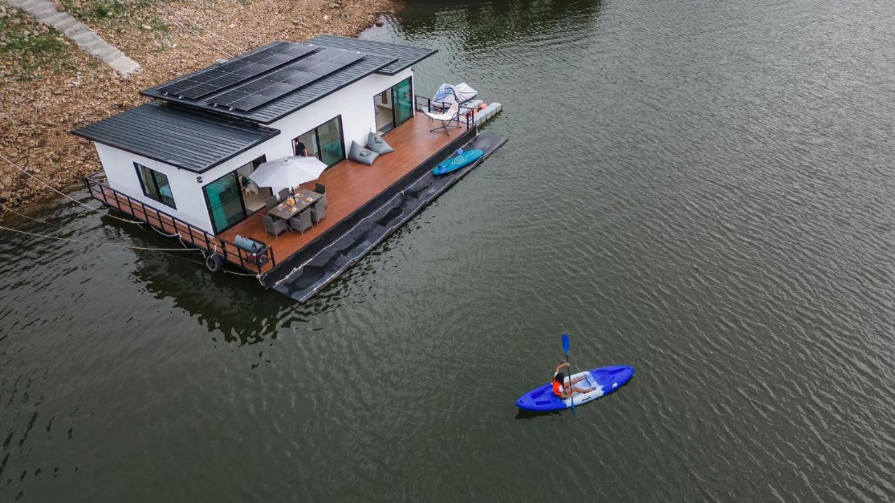 Lakeation kanchanaburi - B&B