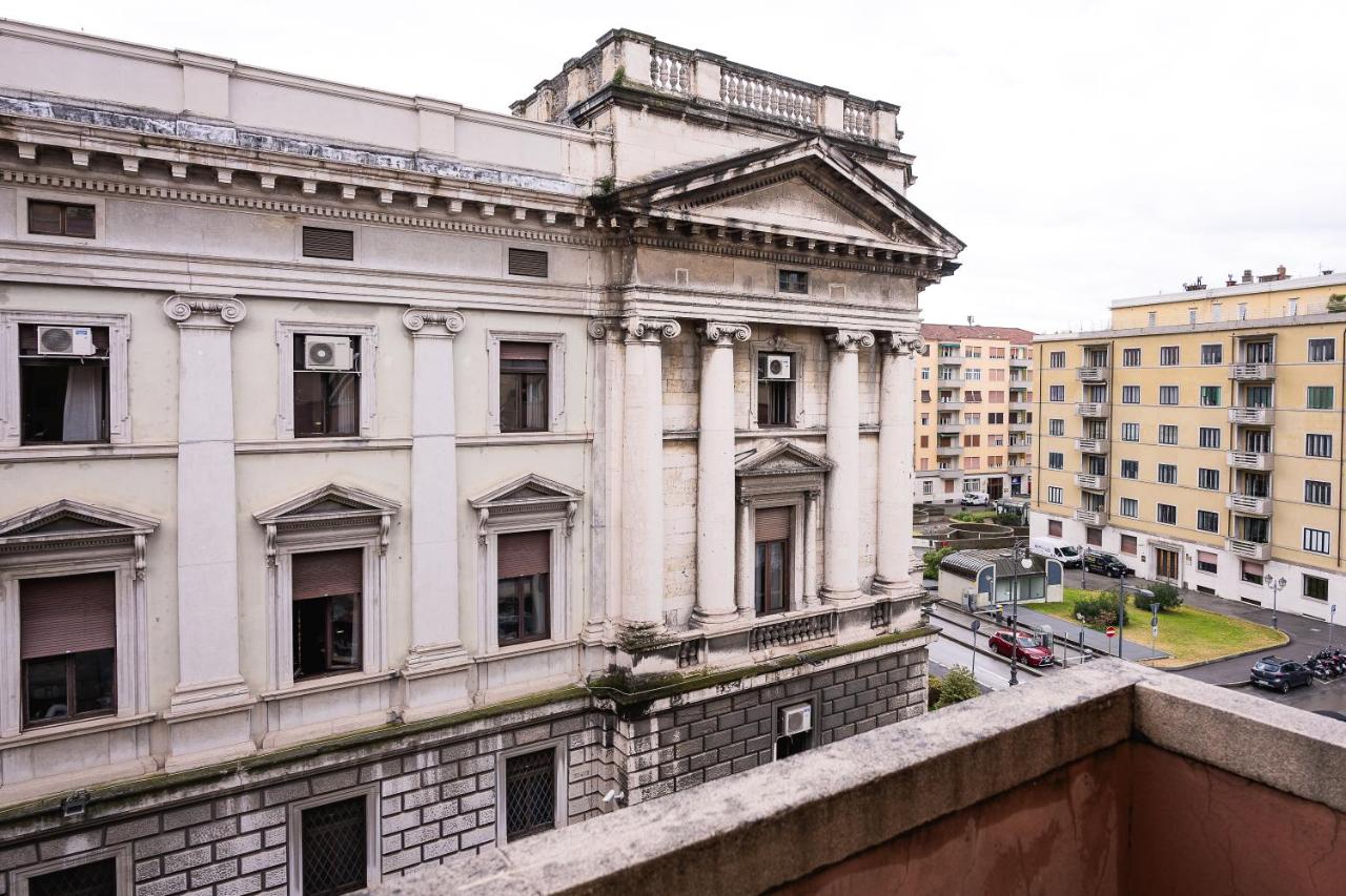 [700mStazioneCentrale]Ampio Trilocale con 2Balconi - B&B