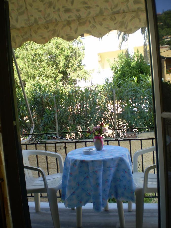 Estudio con vistas al jardín