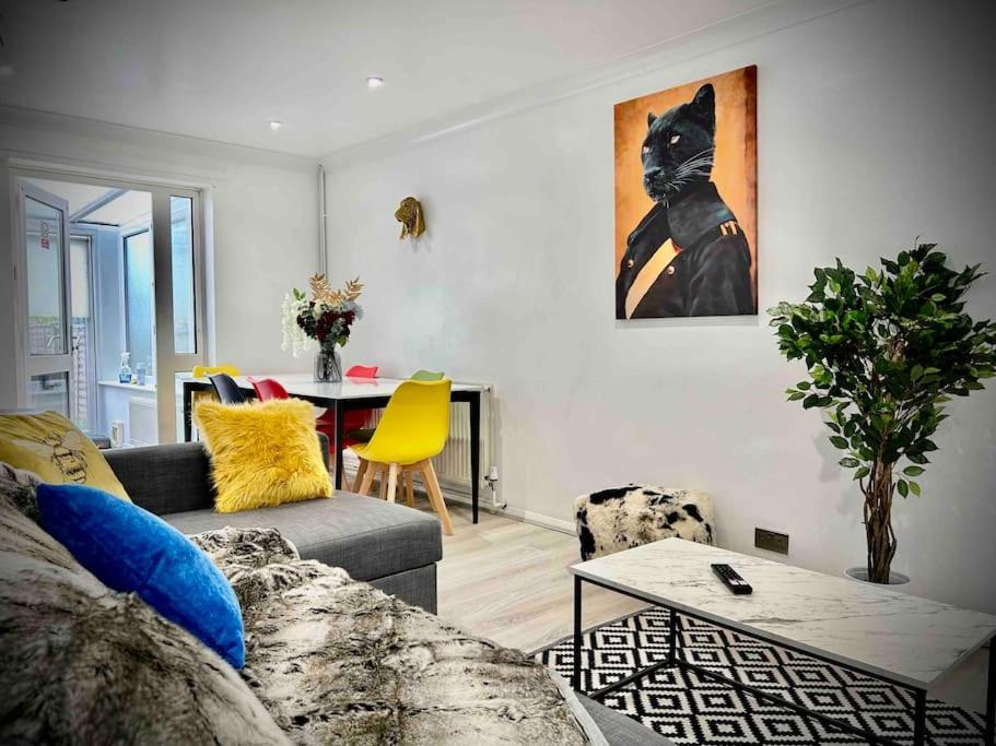 2 Bedroom House - DISC0UNTS - Sleeps 7 - Parking, Contractors, Group, Family - B&B Canterbury