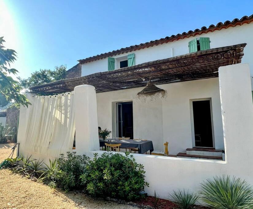 Grand Mas provençal, mer à 200m, parking privé fermé, piscine chauffée - Bed and Breakfast Sainte-Maxime