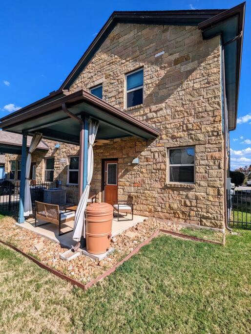 B&B Round Rock - Cozy Condo in Round Rock - Bed and Breakfast Round Rock