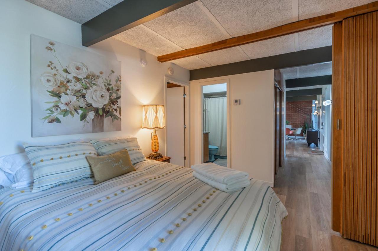 Mid Century Gem - B&B