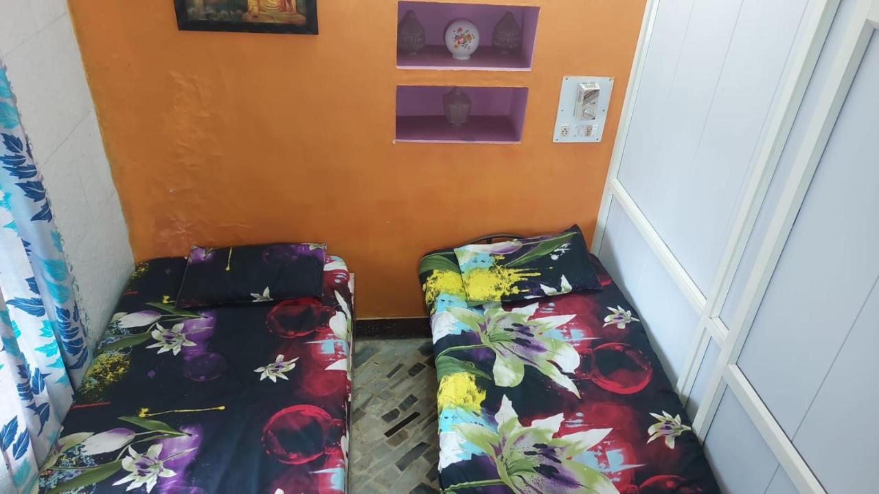 Bett im Schlafsaal für Männer