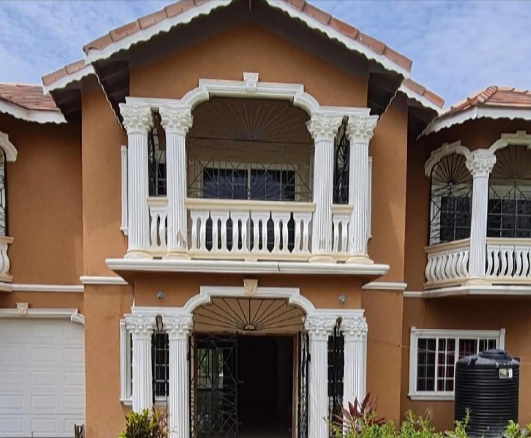 B&B Priory - Luxury 3-Bed House in St Ann's Ocho Rios Jamaica - Bed and Breakfast Priory