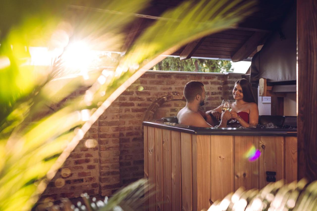 Lexi Apartman private HydroMassage Hot Tub Balatonboglár - B&B Balatonboglár