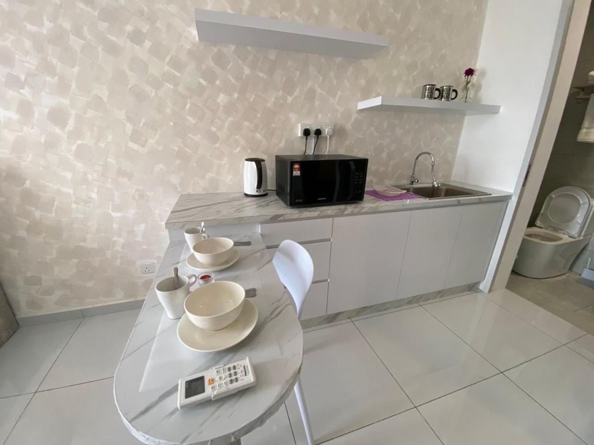 Sky Trees Nflix Make Up Table with Pool & Facilities - B&B Johor Bahru