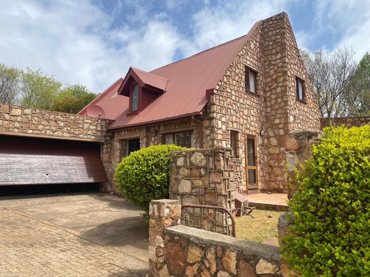 B&B Dullstroom - Critchely Stone Villa, Dullstroom - Bed and Breakfast Dullstroom