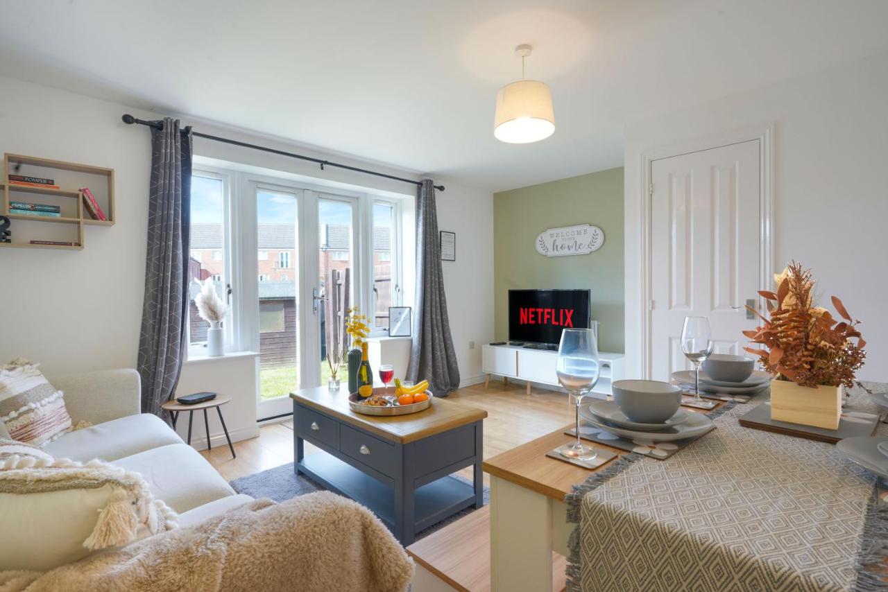 B&B Milton Keynes - Broughton House with Free Parking, Garden & Smart TV with Netflix by Yoko Property - Bed and Breakfast Milton Keynes