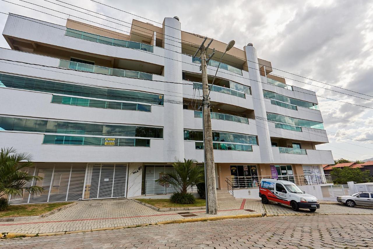 1070 Lindo Apartamento na praia de Bombas 2 dormitórios - B&B Bombinhas