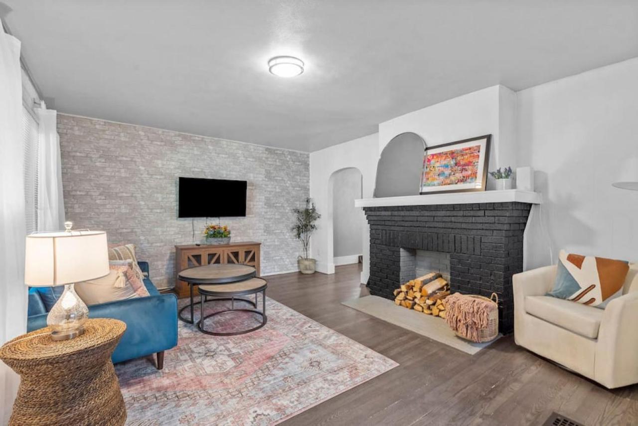 BRAND NEW, Private Parking, Stylish 3bedroom house - Chambres d’hôtes