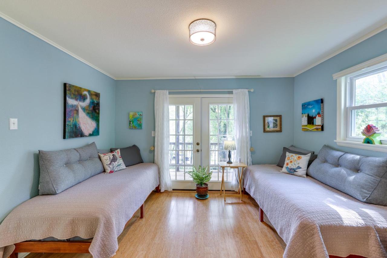 Lakefront Cottage by Little Golden Gate Bridge - B&B