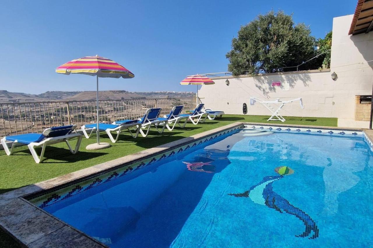 Modern 4-Bed Home in Ix-Xaghra Valley view Pool - B&B Xagħra