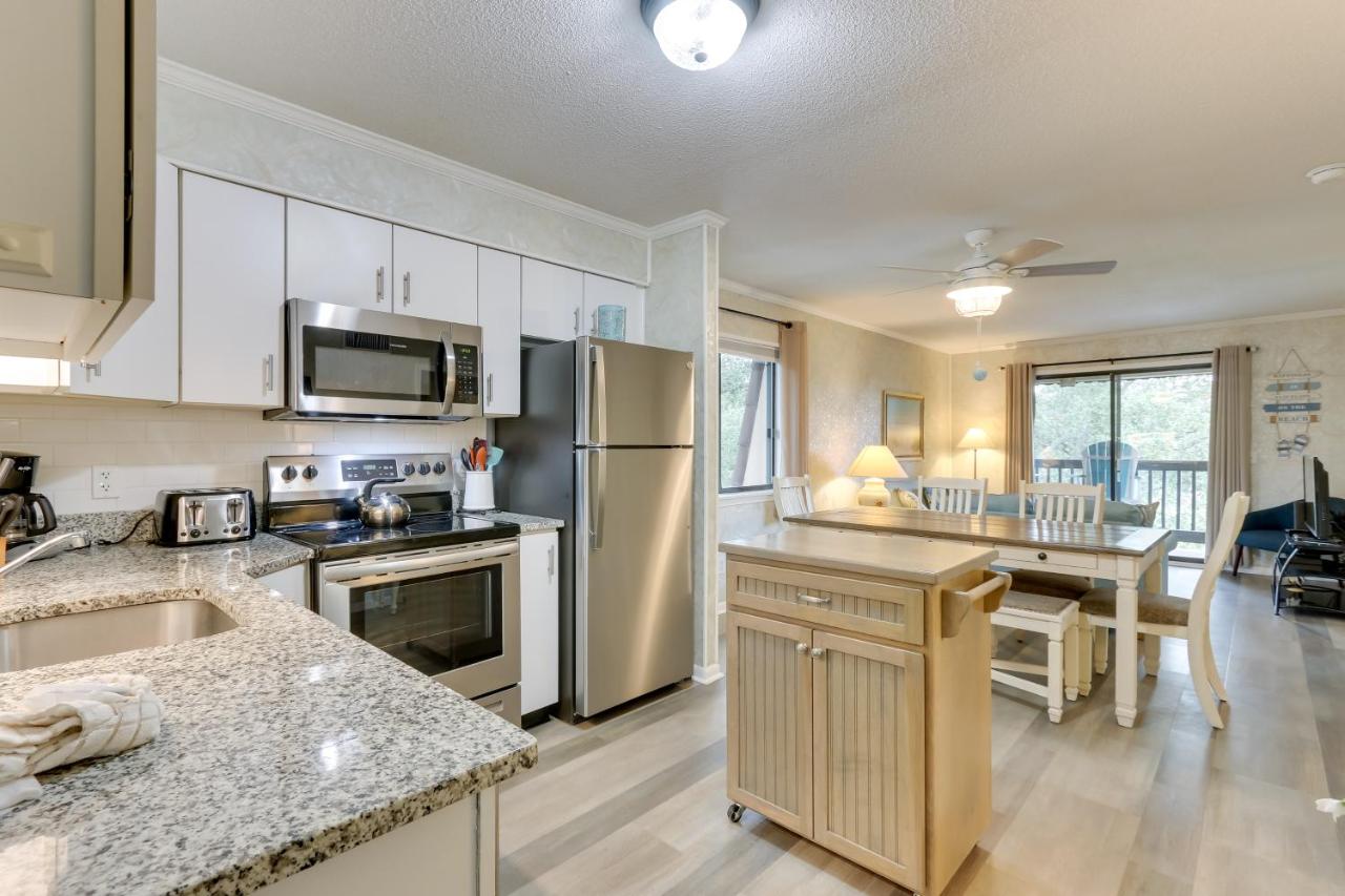 Walk to Beach Hilton Head Condo with Balcony - B&B