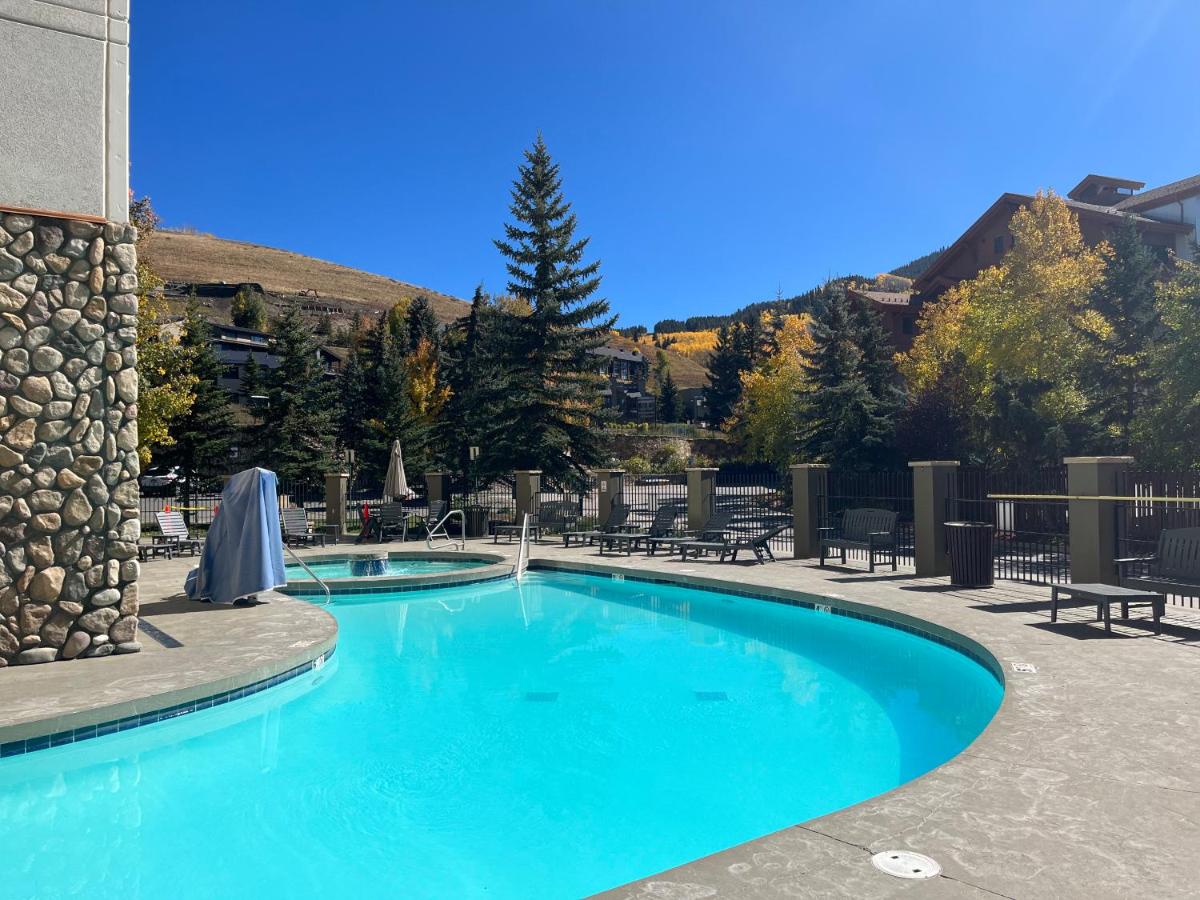 B&B Crested Butte - MT CB Base Area with King Bed, Outdoor Hot Tub & Pool - Bed and Breakfast Crested Butte