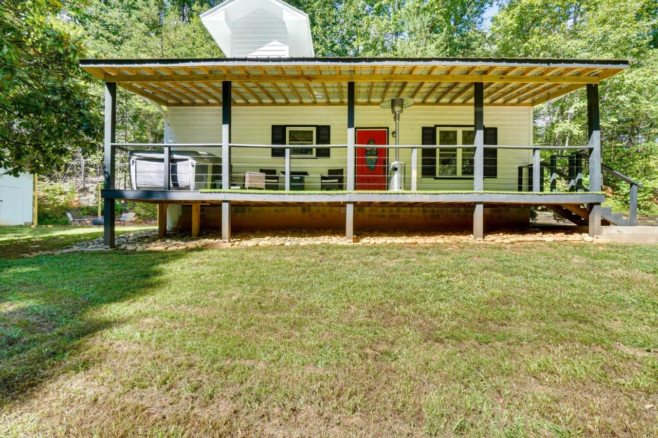 Smoky Mtn Home w/ Hot Tub: 10 Mi to Dollywood! - Chambres d'hôtes Sevierville