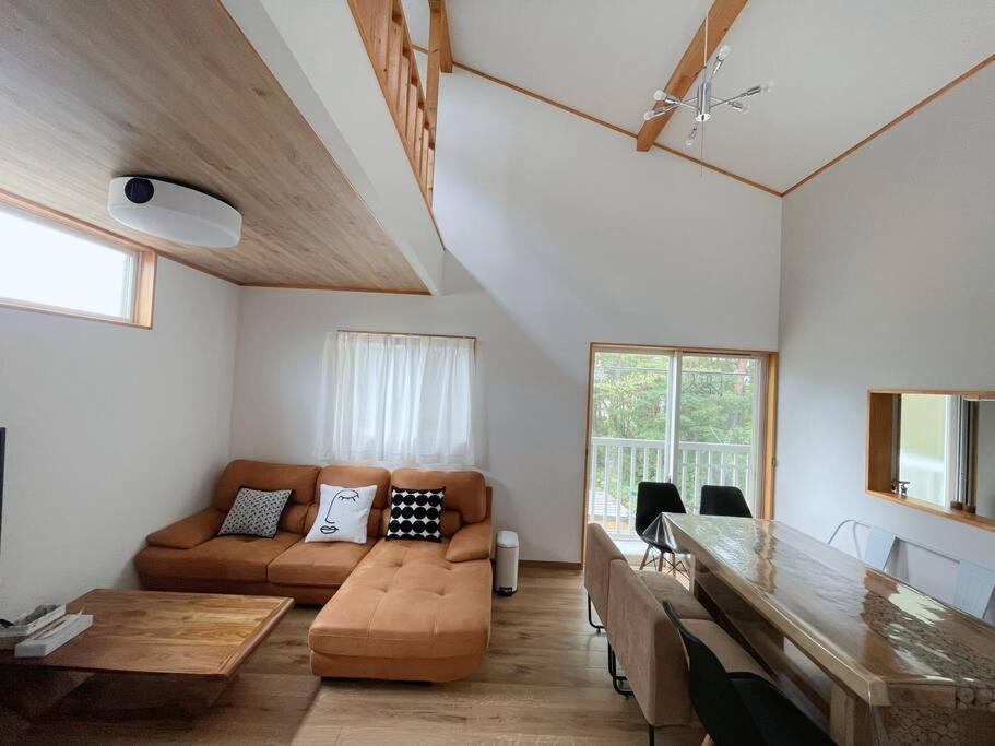 HAKUBA House LuckyStar5 next to shuttle bus station ,711 ,restaurants Modern Chalet - Chambres d’hôtes Hakuba