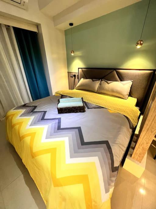 1BR Condo beside Abreeza Mall, Davao City with 200 mbps WI-FI speed - B&B Davao