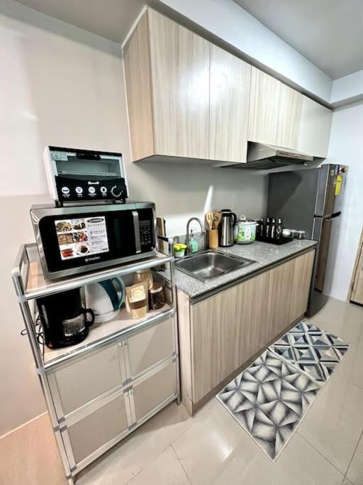 1BR Condo beside Abreeza Mall, Davao City with 200 mbps WI-FI speed - B&B Davao