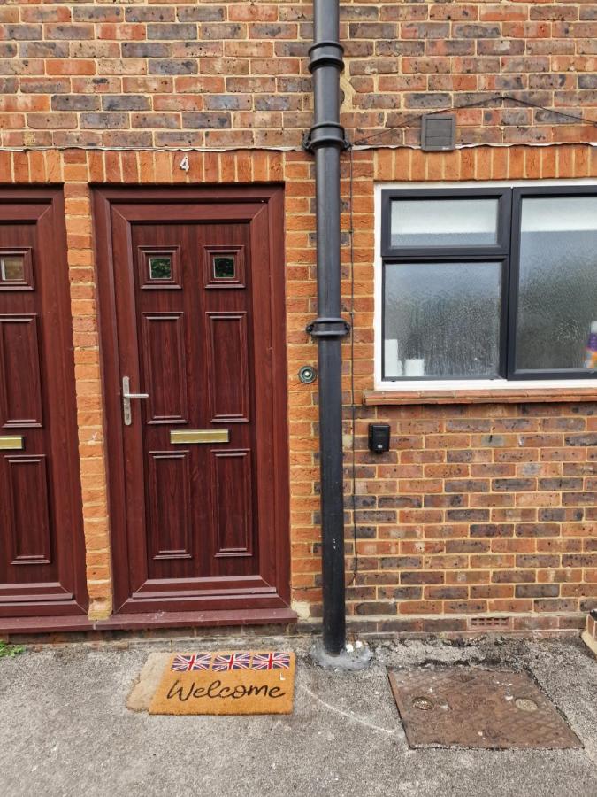 Millmead Apartment in central Guildford with parking - Bed and Breakfast
