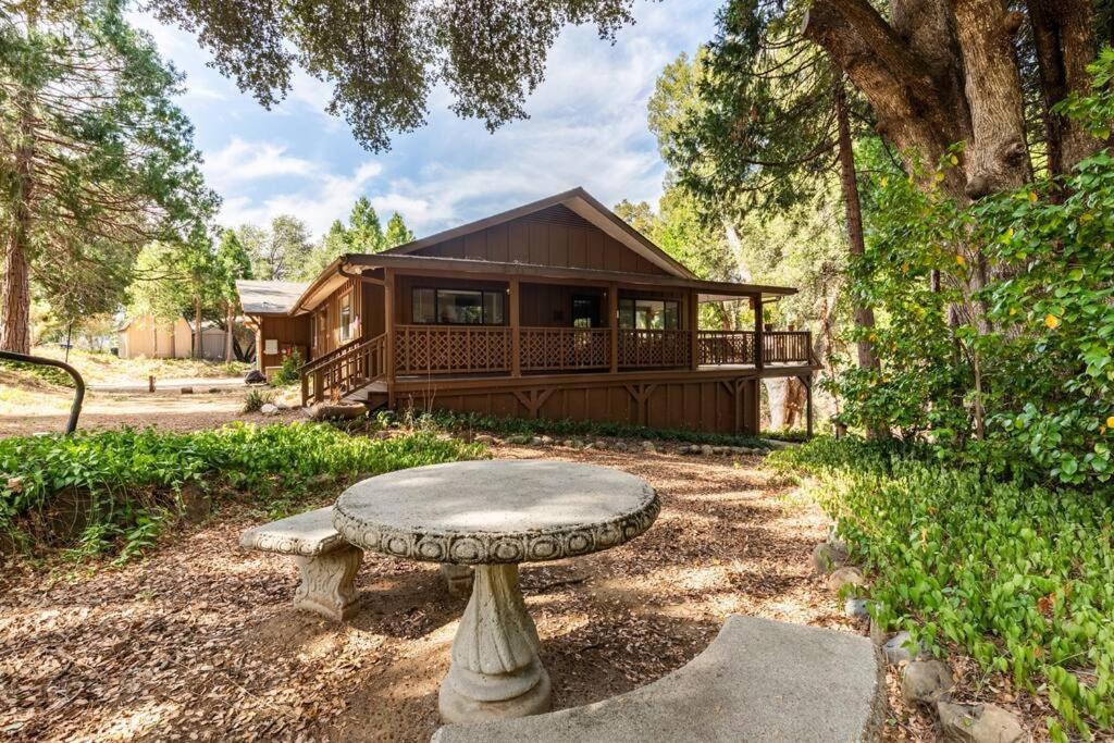 Ponderosa Creekside Retreat - B&B Mariposa