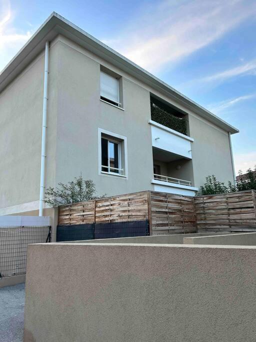 Appartement avec Terrasse et box entre plages et nature - B&B