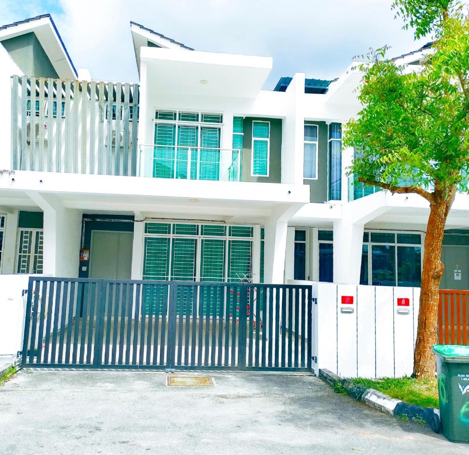 B&B Kuah - langkawi homestay murah empat bilik - Bed and Breakfast Kuah