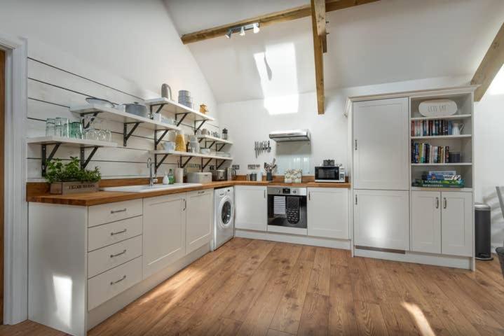 Gilliflower 1 bedroom cottage at Trethwale Barns Holiday Home - Chambres d'hôtes Saint Keyne