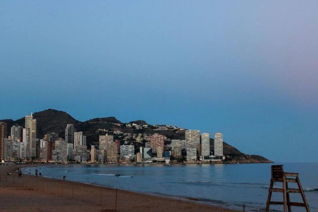 2ª línea playa · Terraza enorme · Piscina y garaje - B&B Benidorm