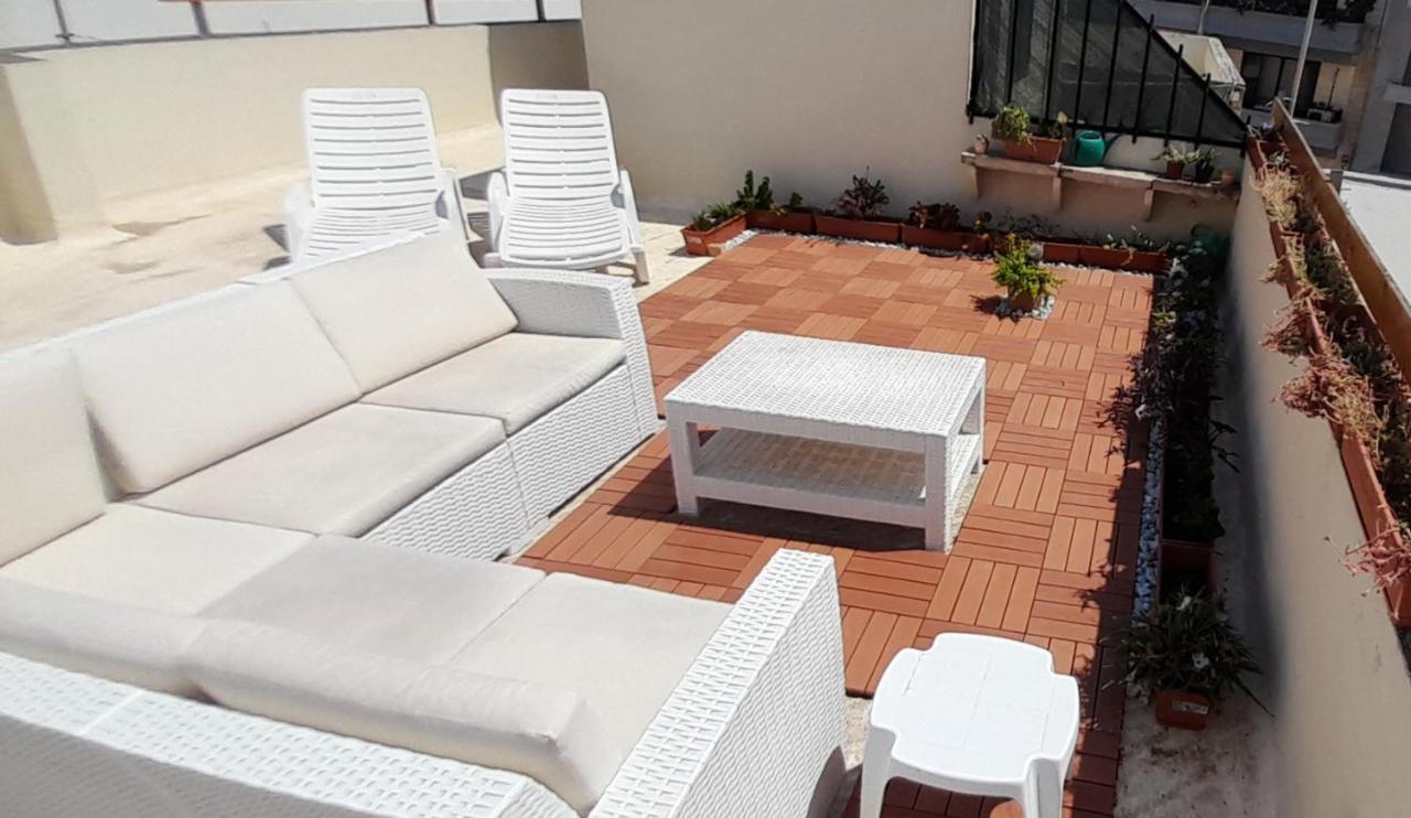 Ramzam - Spacious & Modern 3 bedroom apartment with roof terrace - Chambres d'hôtes Marsaskala